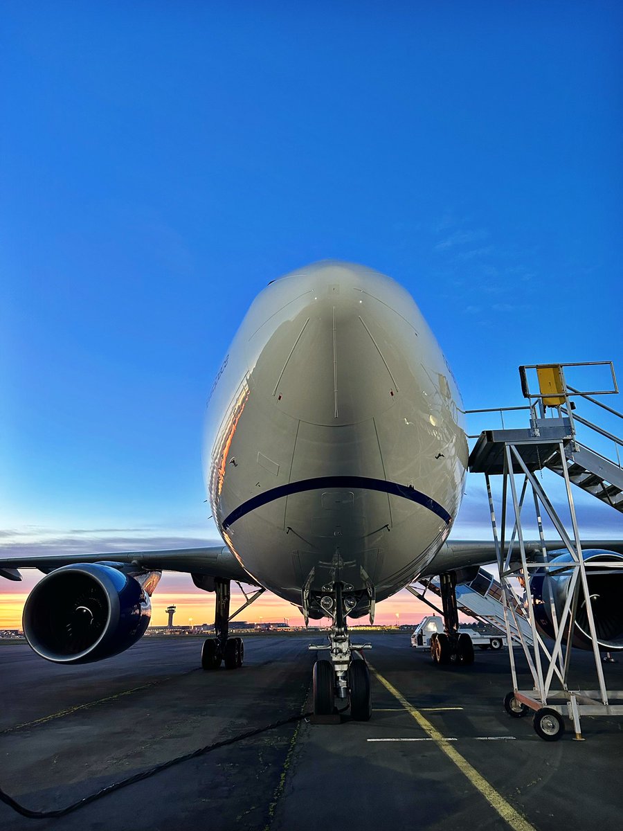 AirZeroG's tweet photo. ✈️Jour 1 de la 64e campagne de vol du @cnes. Tout le monde est prêt, le ciel, le tarmac, l’avion, les scientifiques et le personnel de #Novespace. 

🛫🛬The A310 ZERO-G is ready for day 1 of the CNES 64th science flight campaign #cnes64 #AirZeroG #ZeroG @Aeroport_BOD https://t.co/Upd0OX7GBr