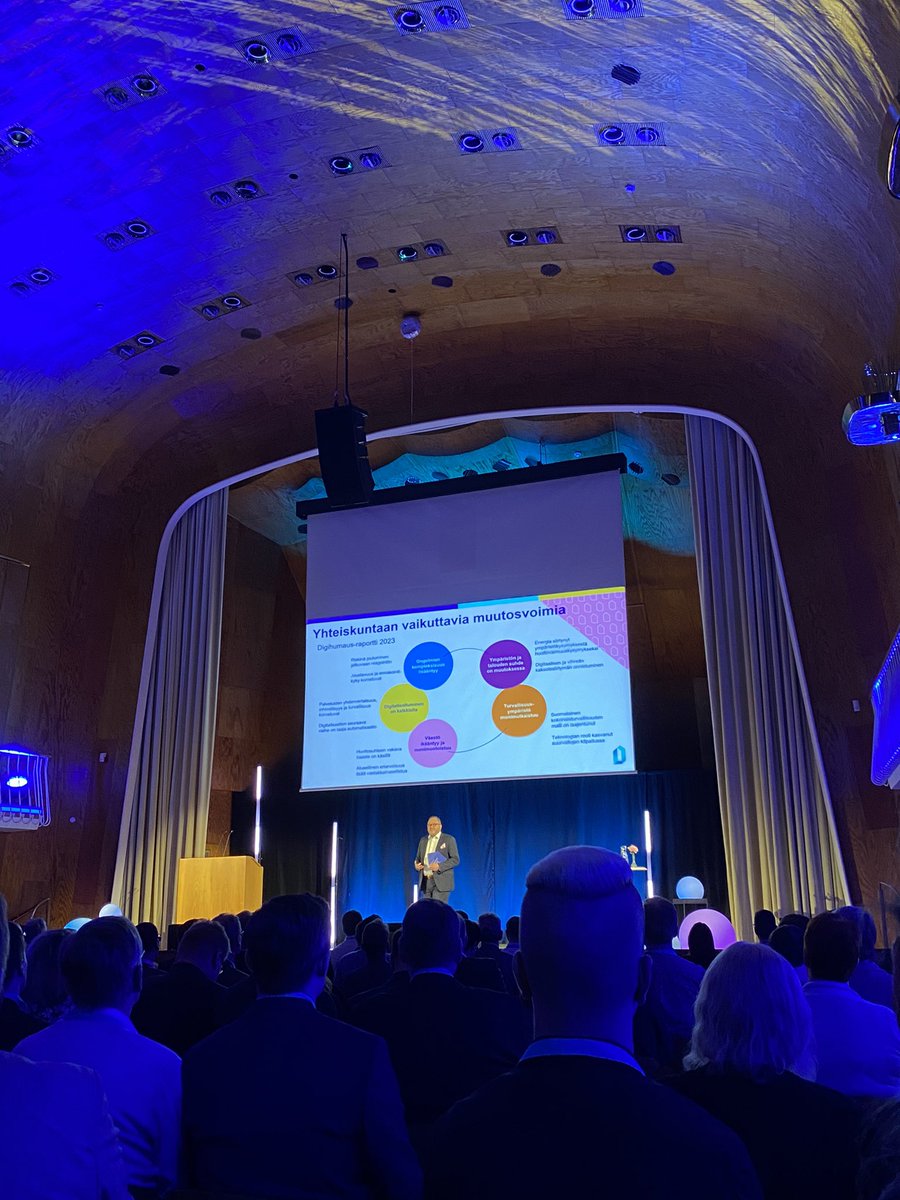 sartsa's tweet photo. #digihumaus alkoi trendien esittelyllä - isot asiat pysyneet samana viime vuodesta. Hyvät valinnat myös tähän maailmantilanteeseen. https://t.co/YtzlKxrFGN