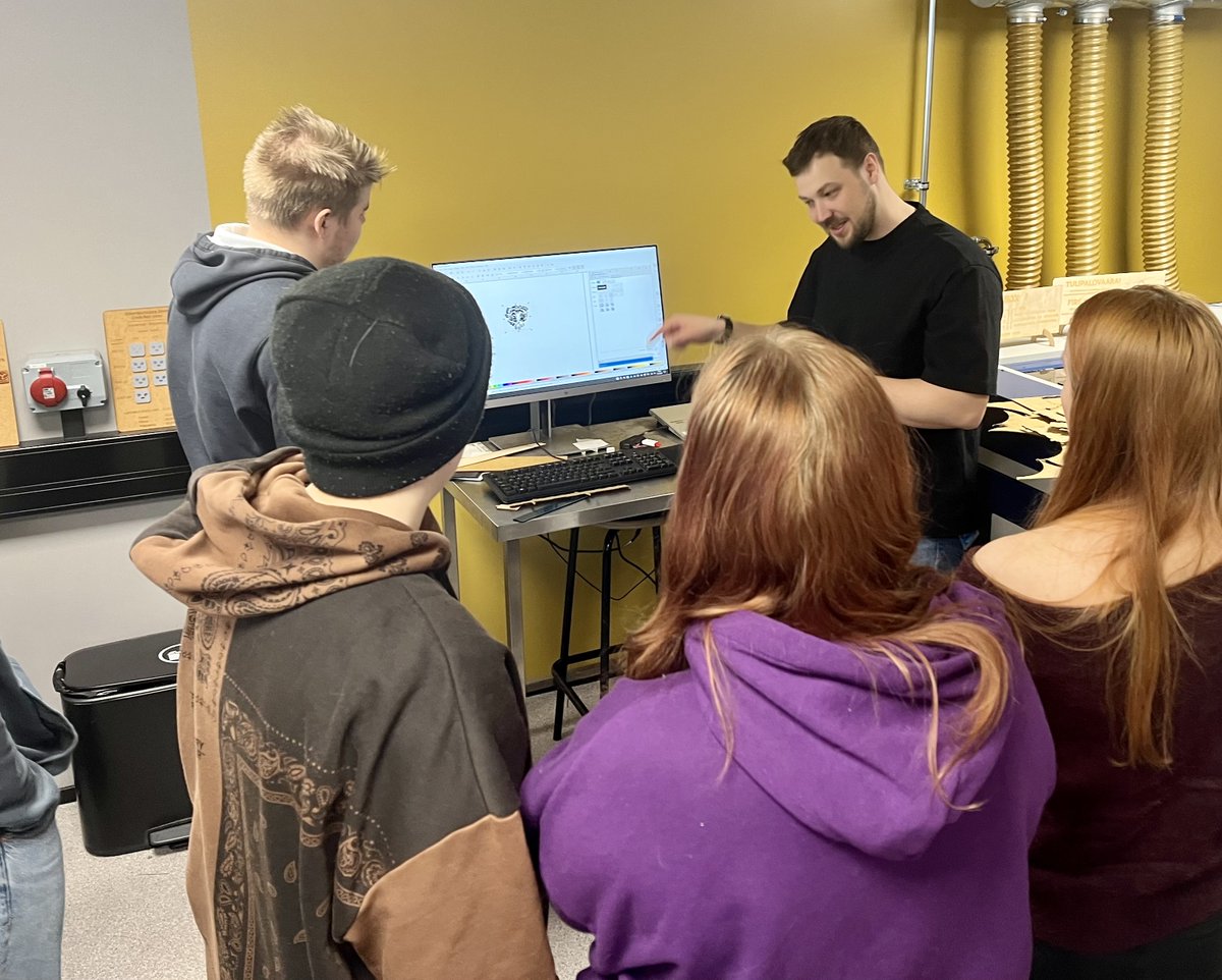 Make4Change's tweet photo. @Make4Change  got back to #digitalfabrication with Haukipudas crew, Nuorten työpajat Oulu. This time we learned about #lasercutting ! We ended up with beautiful lanterns and boxes, and also saw a very cool experiment with leather. Thanks to all participants and see you again!🤩 https://t.co/K7r0NMR3Mw