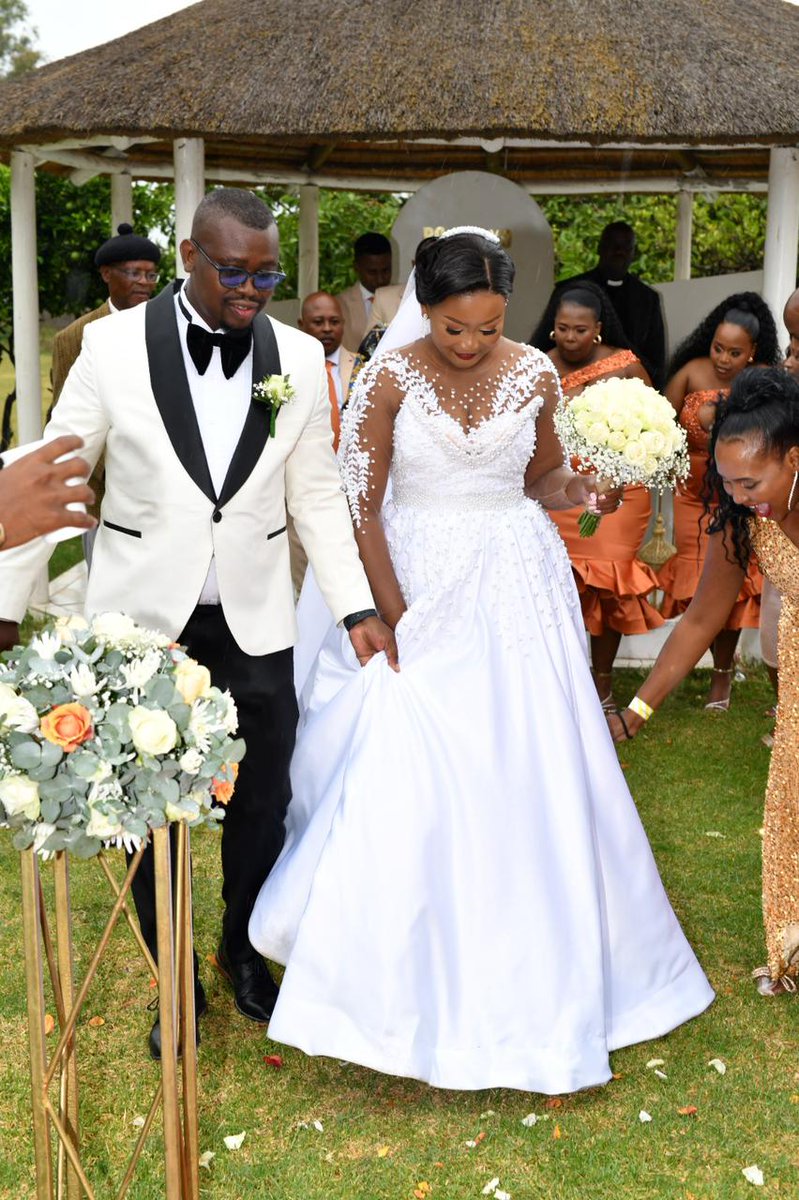 JMosikare's tweet photo. It's a Wedding Day 🙏😊🙏😊 https://t.co/IORfwpNI3q