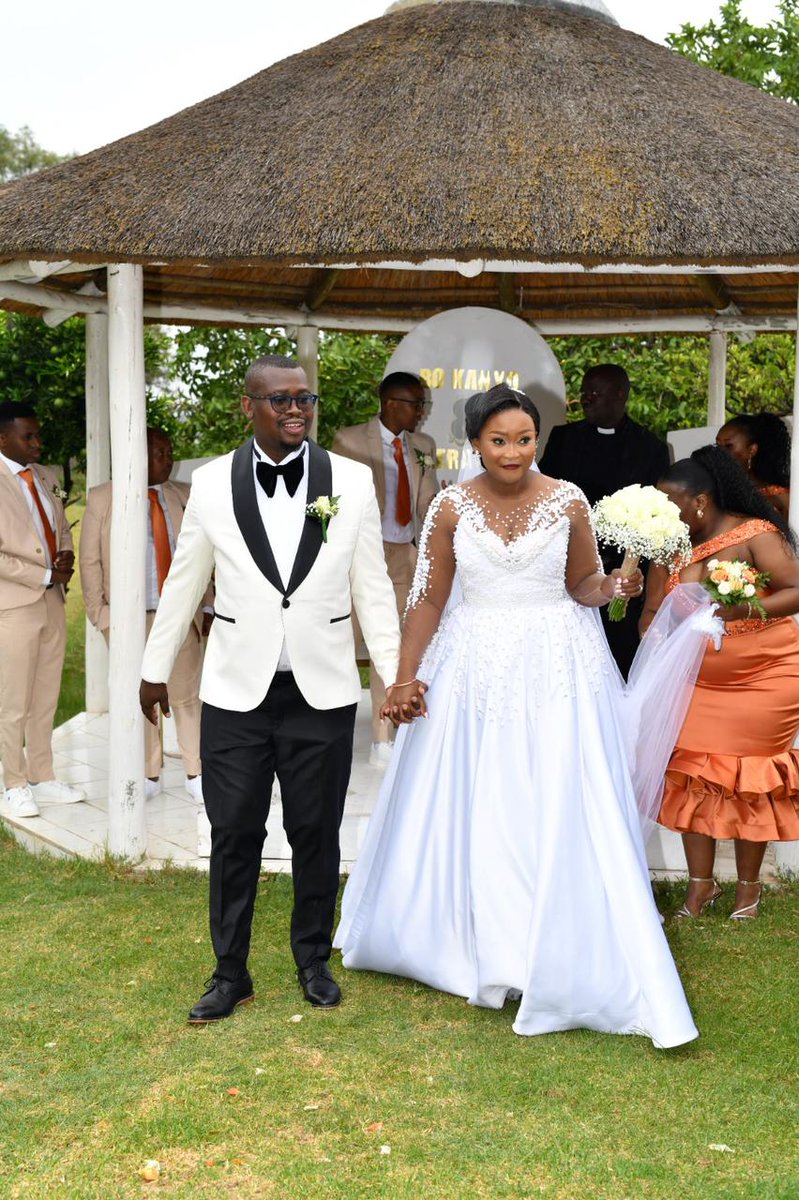 JMosikare's tweet photo. It's a Wedding Day 🙏😊🙏😊 https://t.co/IORfwpNI3q