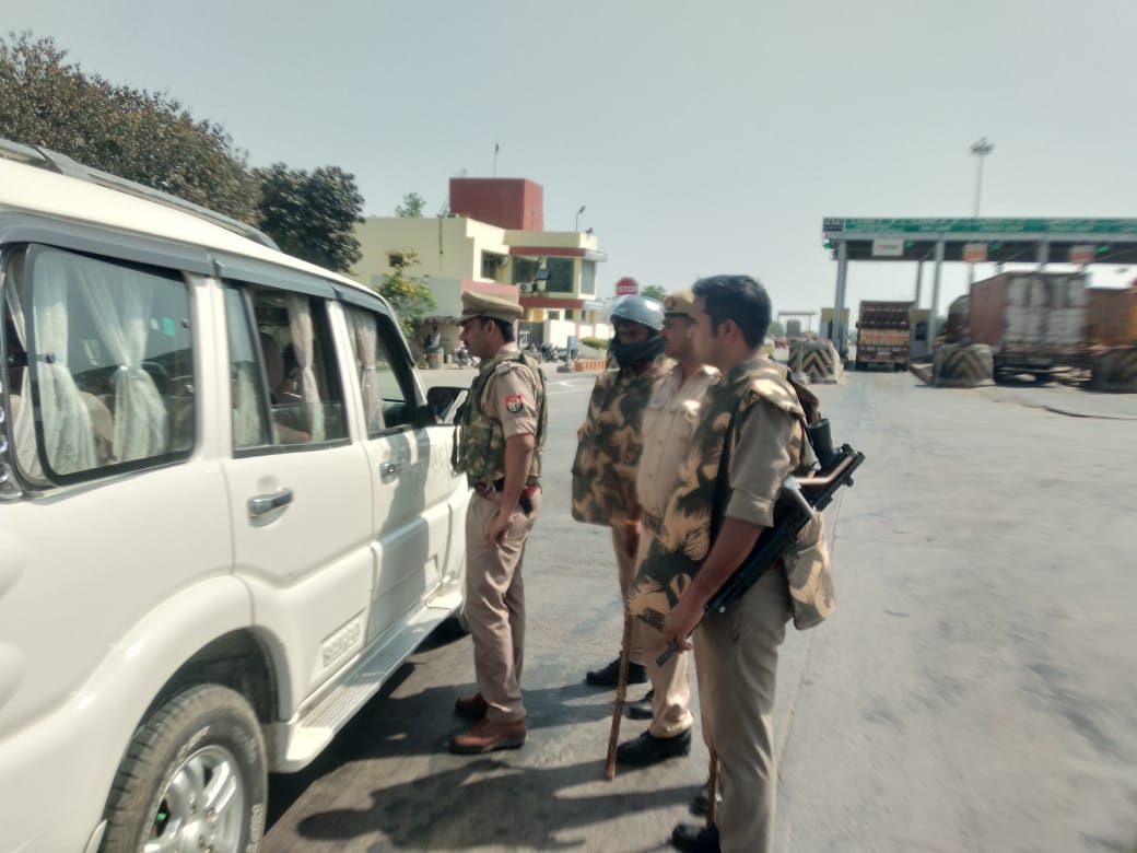 पुलिस अधीक्षक कौशांबी के निर्देशन में थाना कोखराज पुलिस बल द्वारा 72 घंटे चेकिंग के अभियान के दृष्टिगत कोखराज टोल प्लाजा पर संदिग्ध व्यक्तियों/वाहनों को चेक किया जा रहा है। 
#UPPolice 
#kaushambipolice