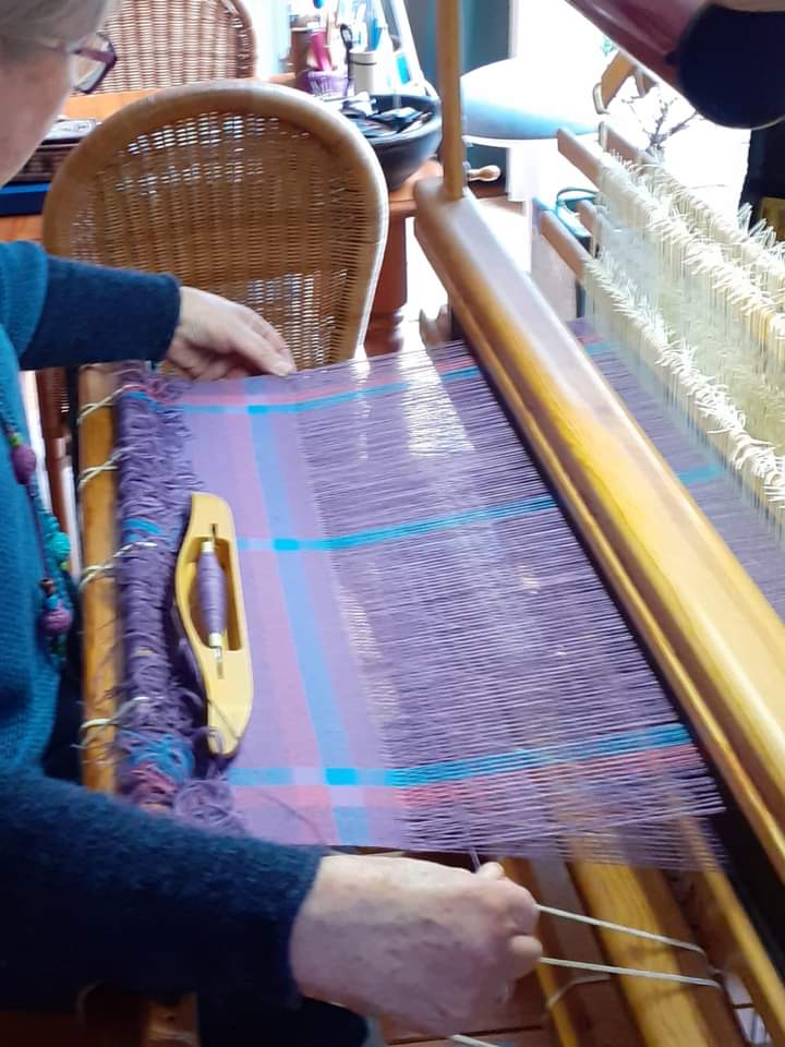 WEVEN  mijn PASSIE 
een geweldige  hobby, waarin je jezelf kan verliezen