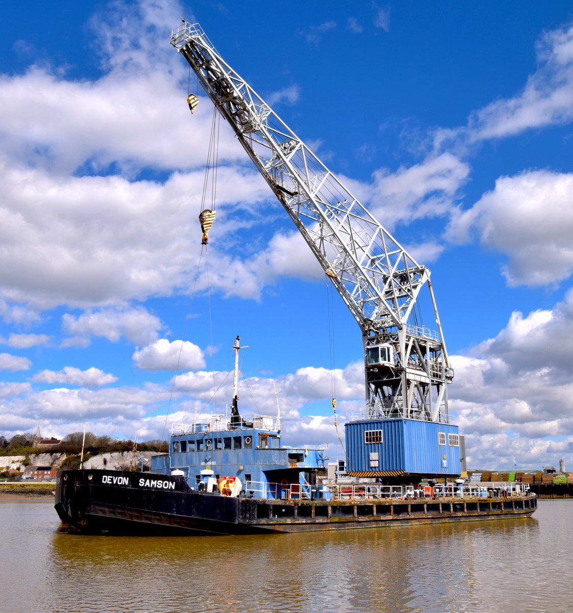 FraserG32883664's tweet photo. Devon Samson built 1963, is a gigantic crane ship moored in the River Medway near Rochester. #DevonSamson #CraneShip #CraneVessel #FloatingCrane #Crane #Maritime #Shipping #ShipsInPics #Shipspotting #Ships #Schiffe #bootjeskijken #Schip #船 #RochesterKent #RiverMedway #Kent https://t.co/RKttheq1g1