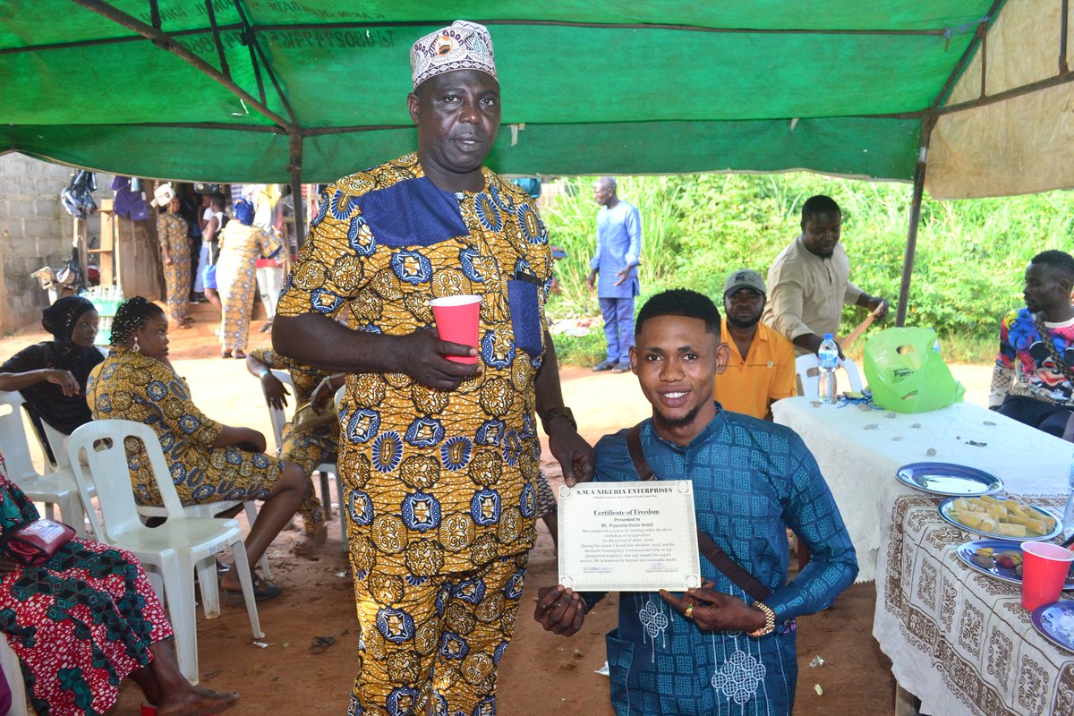 Etz_iTunes's tweet image. I'm a young certified welder 🙏

I deal's with any kind of iron and site works 📌 based in #Lagos 
Pls call for any project in and out of Lagos.... Thank you Sir 🙏🙏🙏
📬 07051245292
@ruffydfire @ARISEtv #welding #Ineedjob