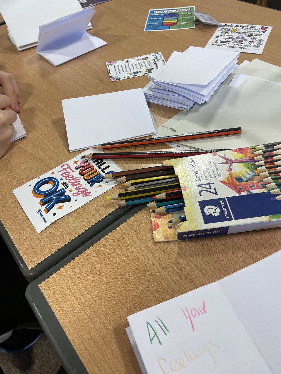 Zoeshe_scotland's tweet photo. @CCHSEdinburgh and @she_scotland a visit from @KathrynRezai @EdinburghNapier talking about the impact of social media. While some of us made self care booklets for younger peers in our group. #socialmedia #selfcare #girlswork #goodtotalk #sharingidea https://t.co/D0S0rj6isa