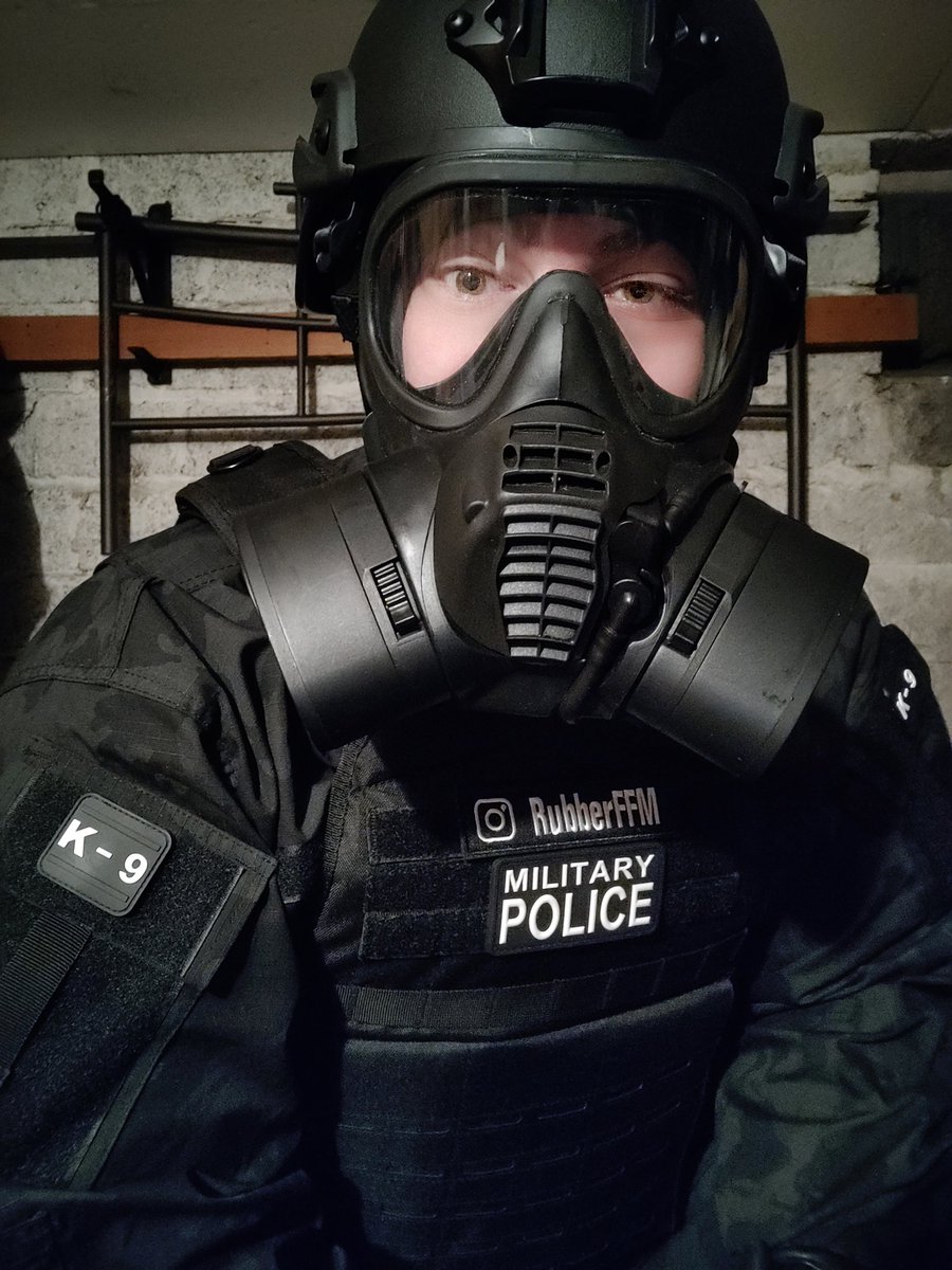 RubberFFM's tweet photo. New #fetishGear with #gasmask. https://t.co/WTiJnb21Mc