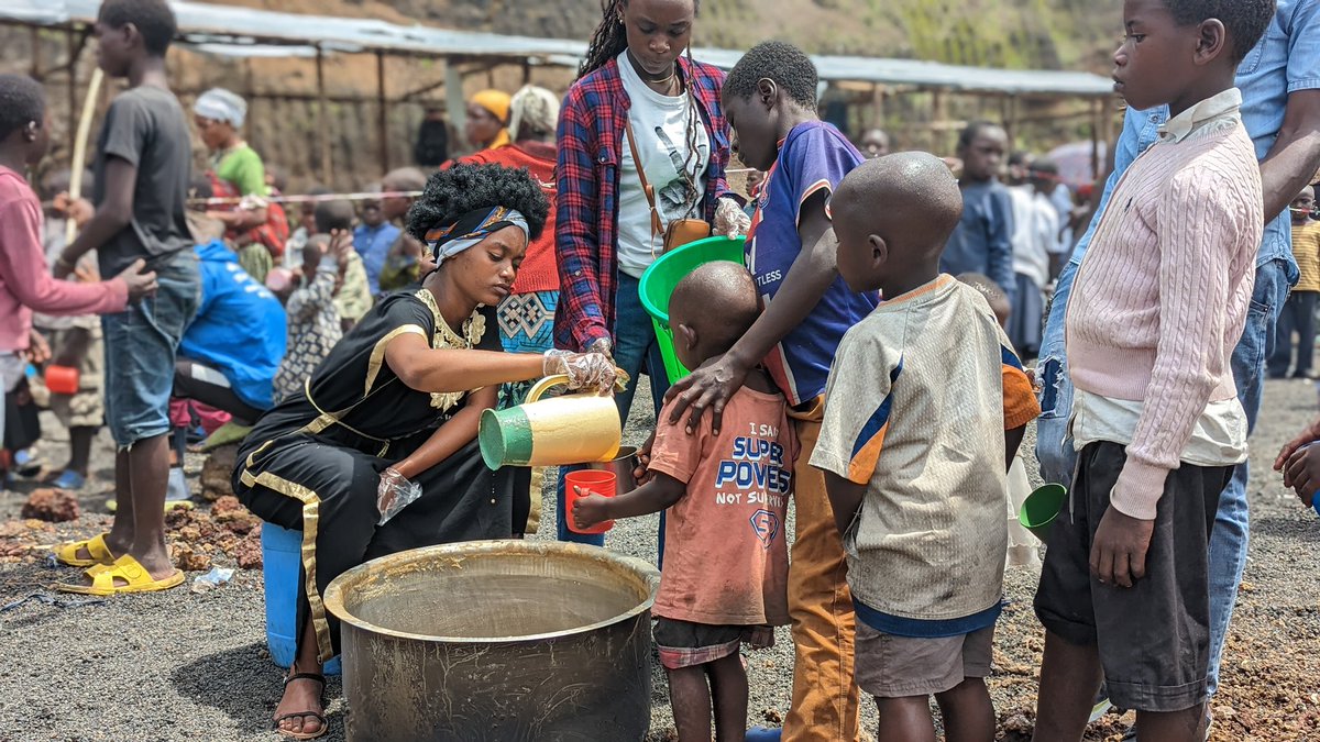 Gomactif's tweet photo. Y croire et le faire, non pas à cause de l’abondance mais parce que le partage est une valeur à transformer en mode vie. 

Plus de 170 jours de distribution d’un repas chaud et habits aux enfants, femmes allaitantes et personnes du troisième âge déplacés https://t.co/Jo5xMFLWOt