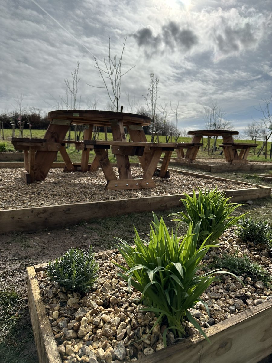 The outdoor classroom &amp; is up and ready for summer term.
Situated amongst the ongoing 6th form leavers woodland, it’s the perfect place for a lesson on a sunny day 🌱