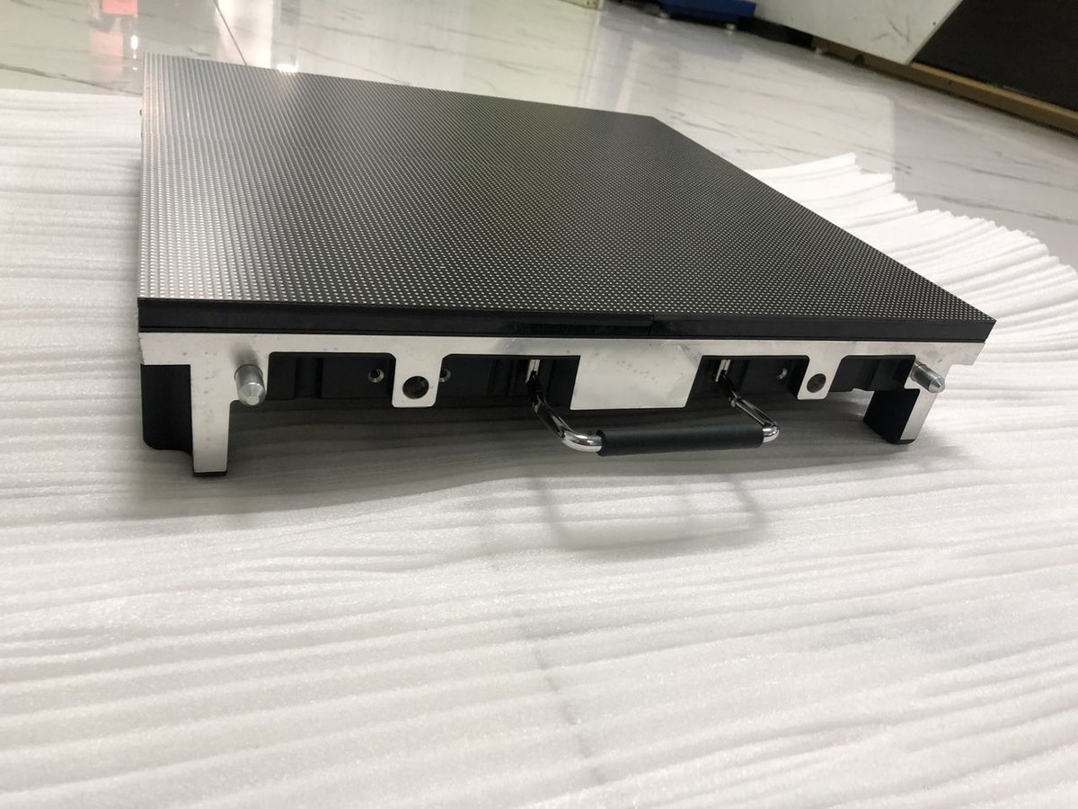 weilan695593281's tweet photo. P3.91 / P4.81 / P2.975 / P2.6 / P2.5 / P1.9 / P1.5 Etc
for outdoor and indoor applications. 
dance floor and led wall 
Anti-collision technology. 
Anti-UV &amp; Waterproof &amp; Crashproof &amp; Anti-static
5years warranty!#led #screen #displays #ledwall #LEDdiaplays #videoscreen https://t.co/M9kkGleqYl