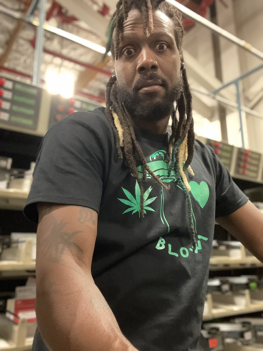Blow1818's tweet image. Them work Views
#Blow1Clothing
 I be in my own world even when I have a Partner…..
#SpaceCadet always Reppin #818