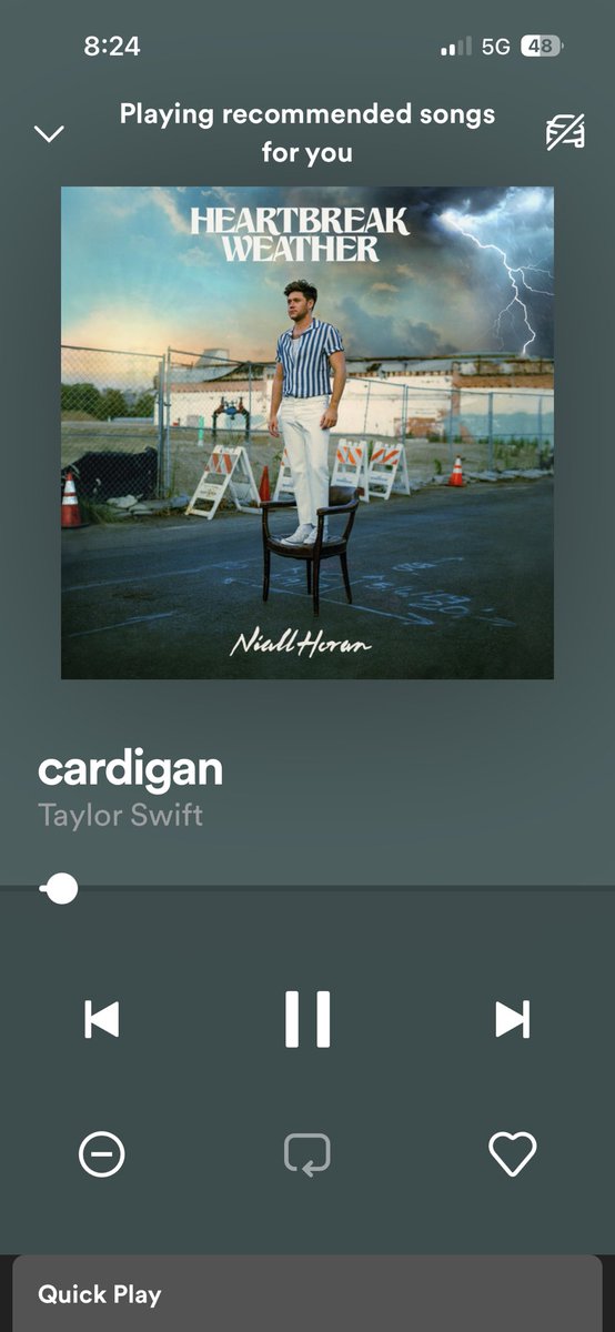 tpwksharni's tweet photo. taylor got her saved album covers mixed up https://t.co/8GHzzvQ9JP