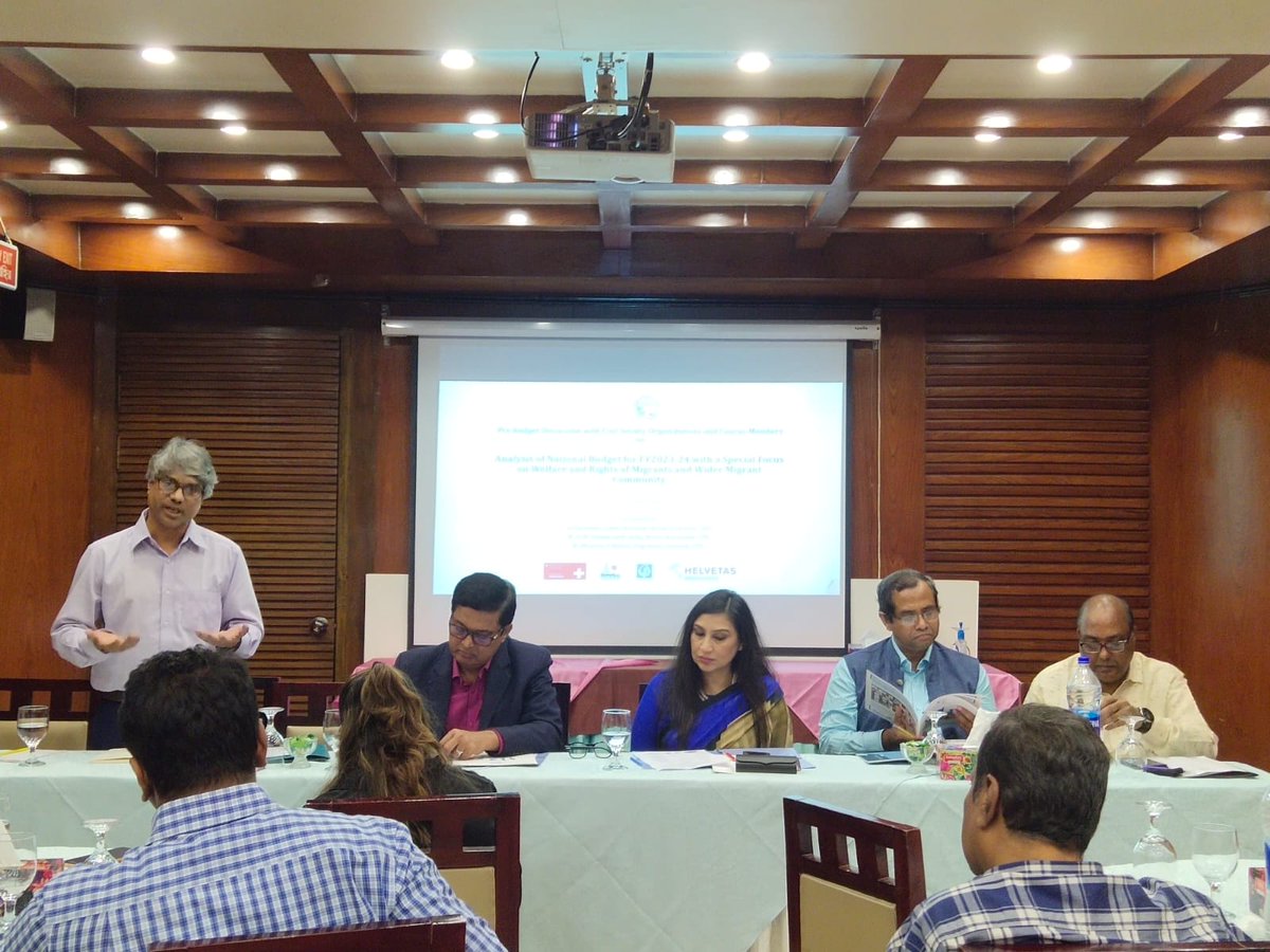 SwissAmbBD's tweet photo. 🇨🇭 supported 🇧🇩 #Parliamentarians Caucus on Migration & Development and the Centre for Policy Dialogue to identify avenues where #GoB should invest more in the upcoming #NationalBudget that ensures to uphold the rights of #Bangladeshi migrant workers.
#SwissinBD #Hevetas #WARBE https://t.co/AWPkIaEuPN