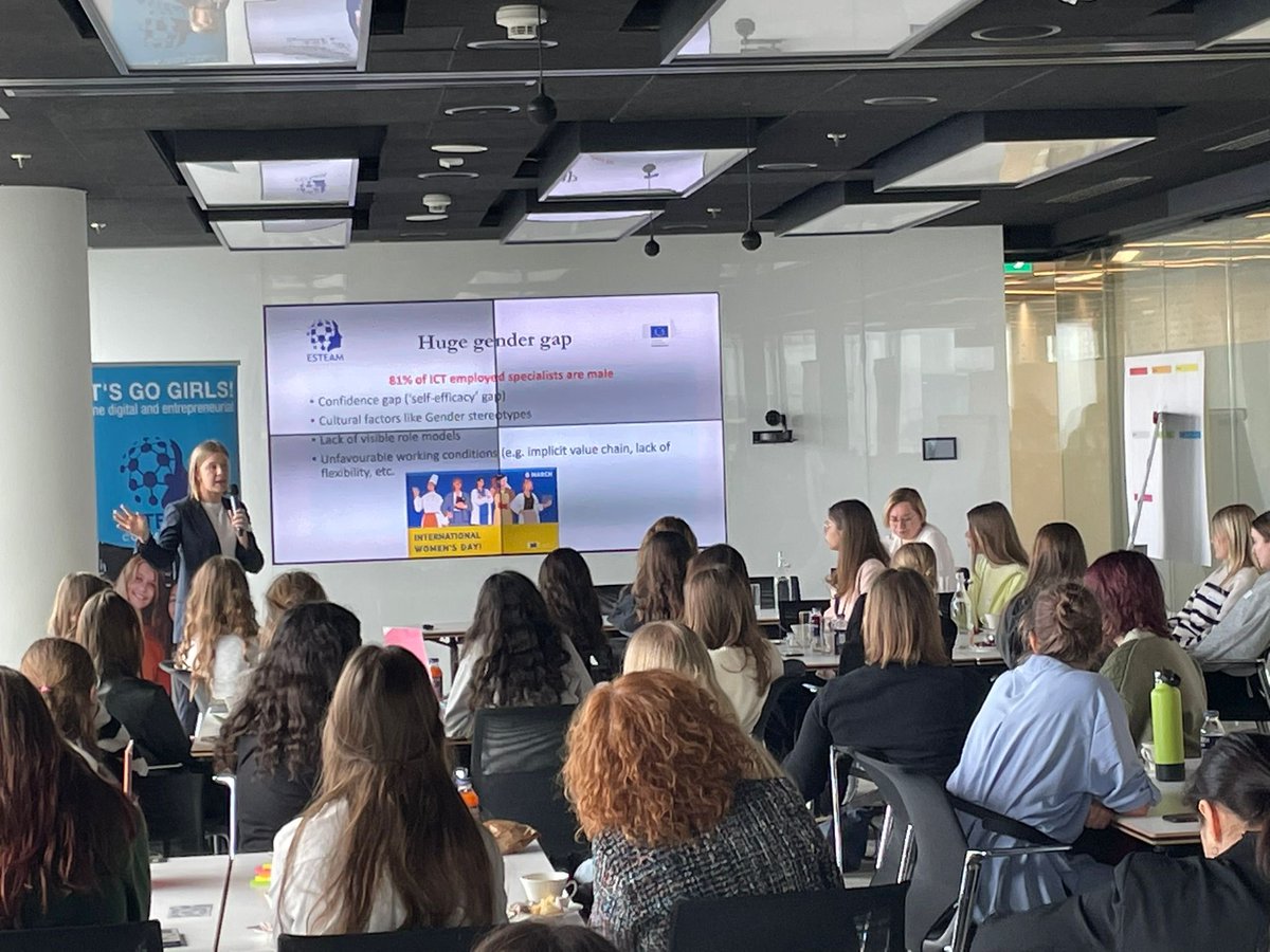 LeonieBultynck's tweet photo. Happy to be in Poland for the #ESTEAMFest with 50+ excited girls ready to learn about digital and entrepreneurial competences @EUDigitalEdu https://t.co/TslxMIZObl