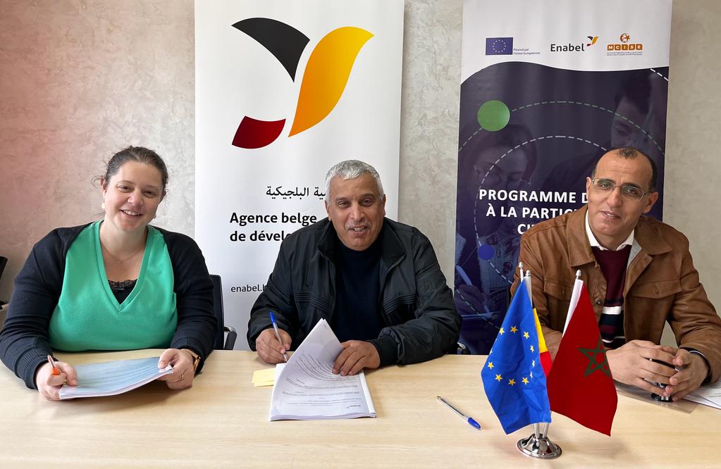 EnabelauMaroc's tweet photo. Partenariat 🇲🇦🇪🇺
📝#TADAFOR a signé 3⃣ conventions de subsides avec les associations #Forumdelacitoyenneté, #RADNG & #AMCDD afin de soutenir leurs actions pour le développement local dans le cadre de la #participation_citoyenne
🔗 https://t.co/AMNdG2hq4h
#MarocUE #Act4Impact https://t.co/RJx3x8CxBQ