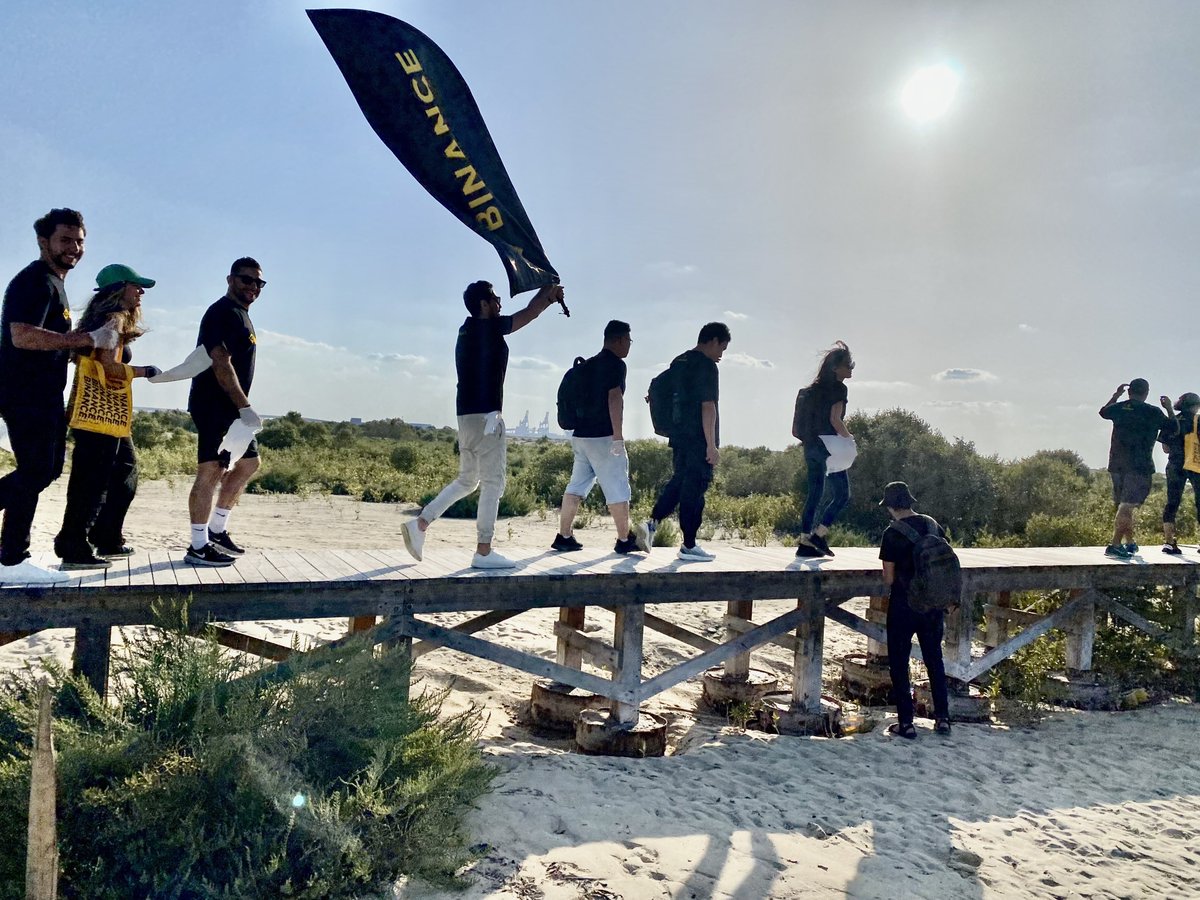 BinanceArabic's tweet photo. We are excited to share some photos from the Binance Beach Cleanup in Bahrain &amp; Dubai.

We had a combined number of over 200 people from #Binance employees and community and were able to clean up 70 kilos of waste in Bahrain and 290 kilos in Dubai. 

#ExchangeWithKindness https://t.co/R80VfRAALU
