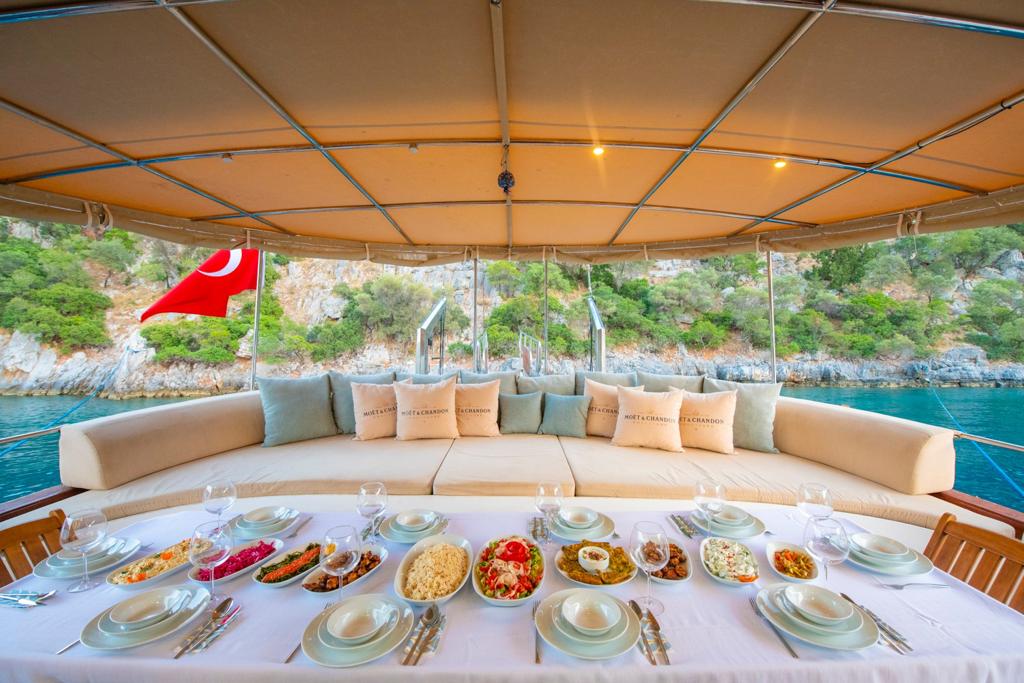 deephumansdive's tweet image. Harika bir tekne tatili ile masmavi denizlerde olacağımız Summer camp by Deephumans ile yaza merhaba diyoruz!
#teknetatili #deephumans #tatil #denizdeyiz