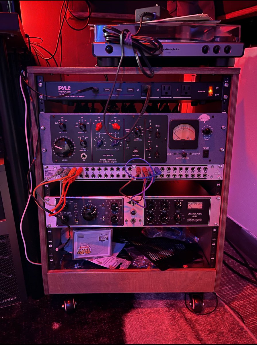 bad_technique's tweet photo. I never come on here anymore but if you need a studio to book in #Portland lmk just opened 1 month ago https://t.co/Lugw8C2xeh