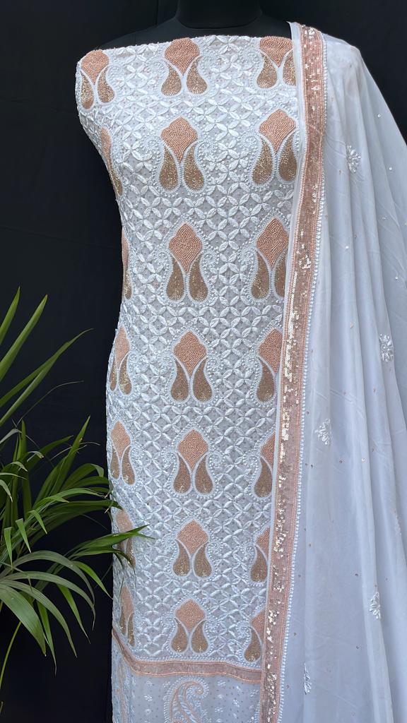 AwadhChikan's tweet photo. Create an extraordinary look for parties and events with our exclusive adorable attire Pure georgette Suit is embellished with Resham thread work.  Everyone never forgets this look and your ethnic attire.

#puregeorgette #puregeorgettesuits #reshamwork #partywearsuits https://t.co/Z6WZkUevQY