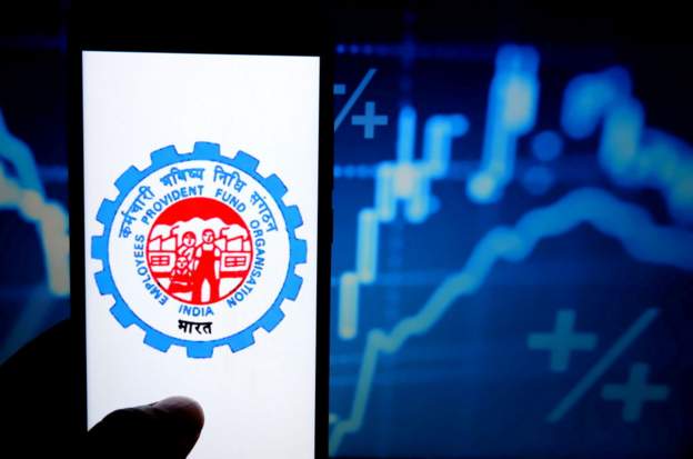 BBCHindi's tweet image. ईपीएफ़ओ का अहम फ़ैसला, कर्मचारियों को होगा फ़ायदा 
पूरी स्टोरी- bbc.in/40kE71u