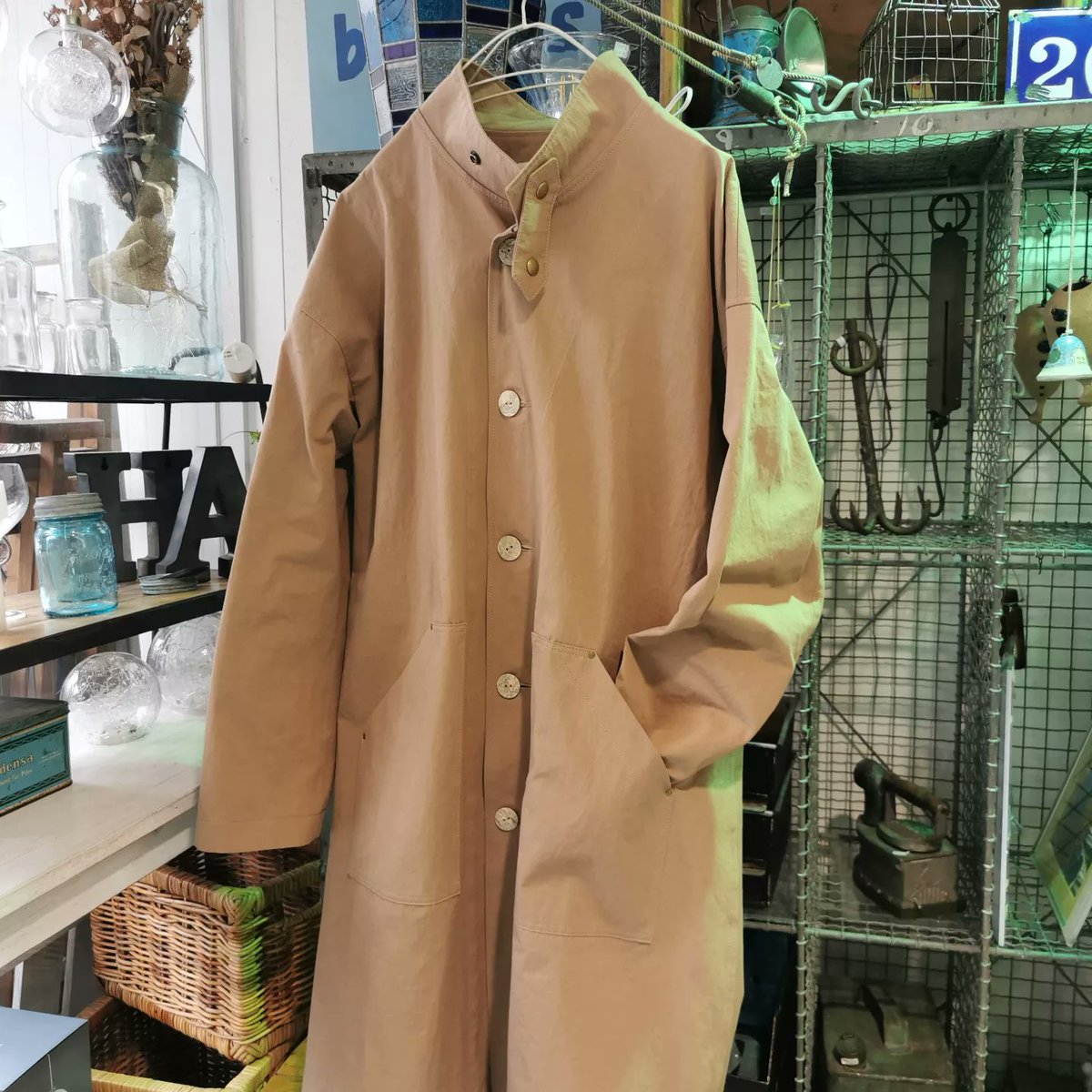 blueescat's tweet photo. ゆったりサイズの男前なコート
ユニセックス🧥

#ハンドメイド服
#春コート
#ユニセックス 
#オーバーサイズ 
#サンドベージュ https://t.co/0CXshh3uer