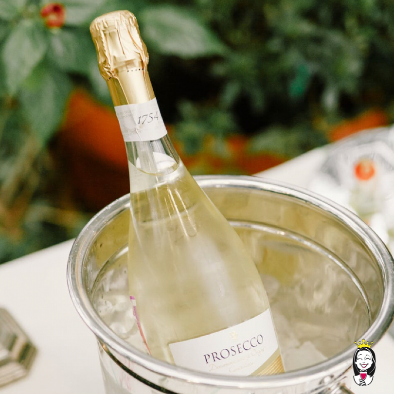 wineprincess7's tweet photo. WINE NEWS 📢 Come spiega @WineNewsIt "Gli spumanti continuano ad essere il vero traino delle esportazioni italiane, con un +19% in valore, che diventa +22% se si guarda al solo Prosecco" 👉🏻 https://t.co/PHHzSqZSe9

#WineExperience #WineLovers #WineNews #WineTasting https://t.co/0V3FeJTtPO