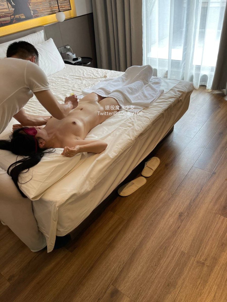 小哥哥都害羞了，硬得不得了
#人前露出 #深喉 #母狗 #勾引
@ADULTONLYVIDEOS @CpCoSer
@wqganenshi_ @hutuiaitewo @woshuaibao https://t.co/Q80FNP8YEs