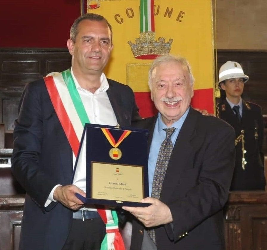 Hai dato voce ai sud del mondo, a Maradona, duettavi con Pino Daniele e Massimo Troisi, amico di Napoli, eri napoletano per energia, sensibilità e libertà, un uomo autonomo, quindi avversato dal sistema. Sei stato con gli oppressi e non con gli oppressori. Ciao Gianni.