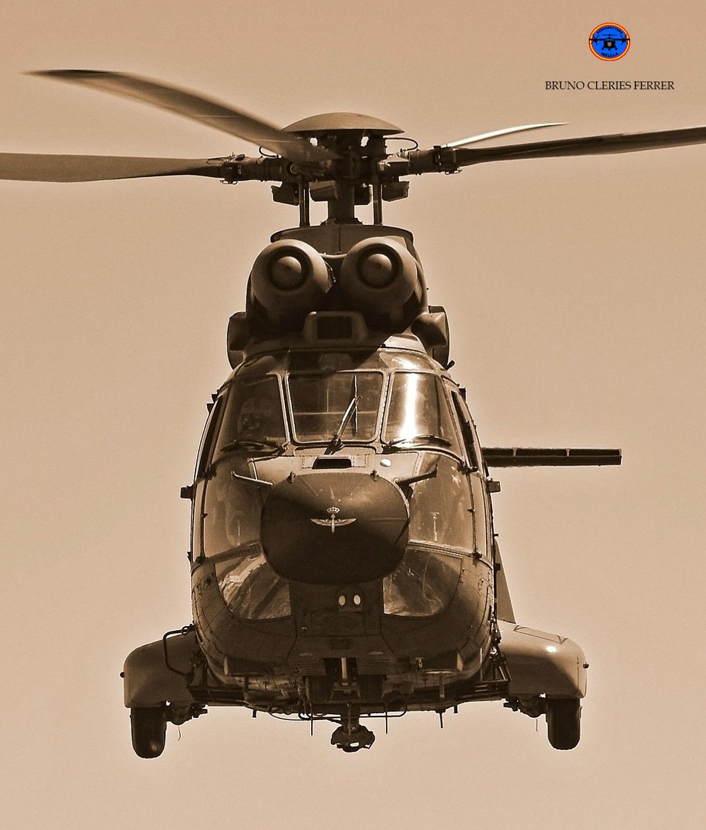 #BuenosDías
#FelizMartes

Auténtico "face to face" 🦾🚁🔥
Aquí vemos a este AS332B1 Super Puma del #BhelmaIV de las #FAMET del <a href="/EjercitoTierra/">Ejército de Tierra 🇪🇸</a> 
.
.
Foto📸: Bruno Cleries Ferrer
<a href="/Web_AME/">Aeronaves Militares Españolas</a>  <a href="/hlcopters/">Hlcopters</a> <a href="/jmanatol/">Juan Miguel Anatol</a> <a href="/GuillerCil/">Guiller 🇪🇸✈️</a>