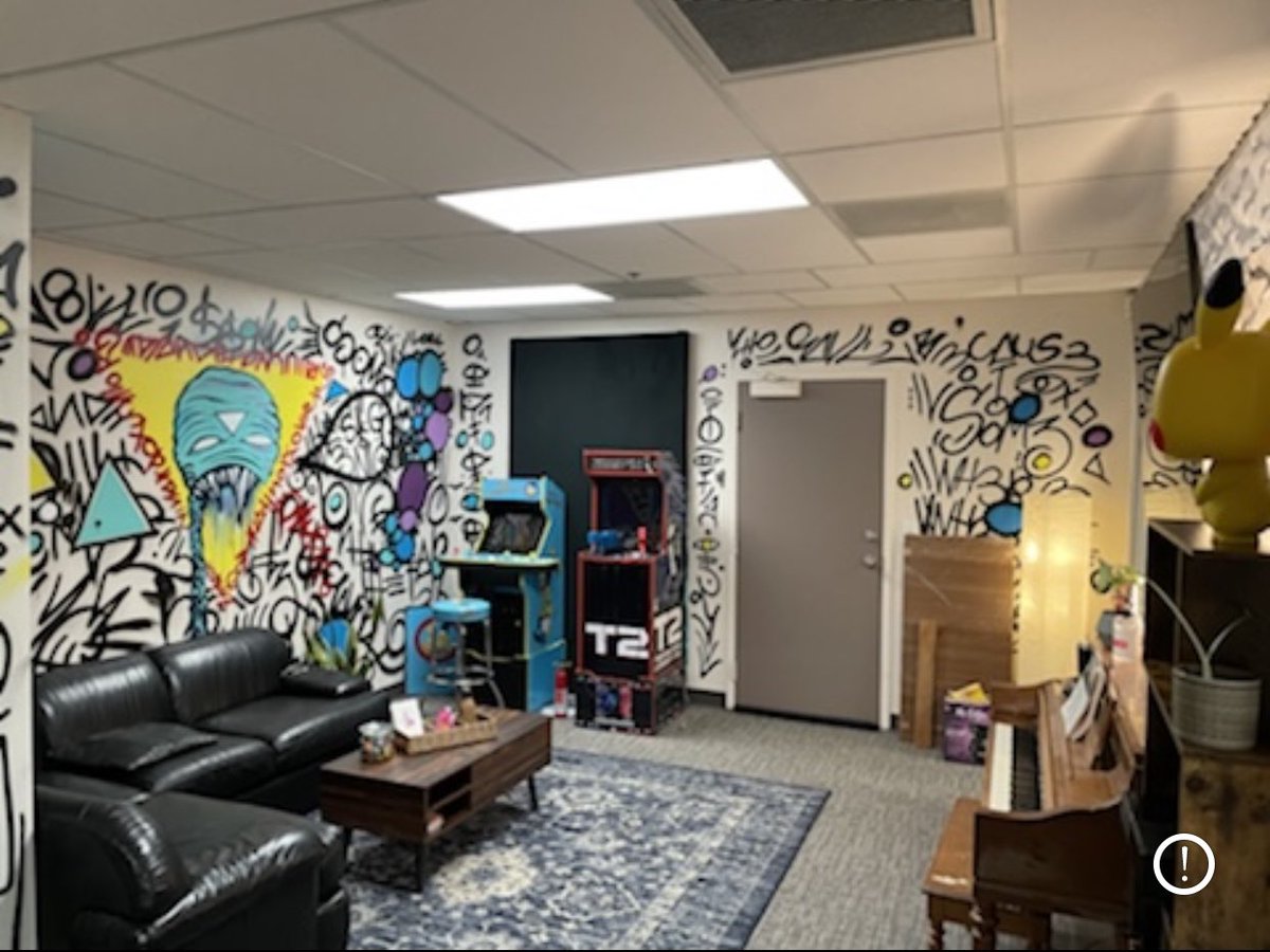 bad_technique's tweet photo. The lobby + 3 other studio rooms &amp; balcony. Been so busy haven’t took photos of. Studio all hand built. 30 person capacity, lmk. 420 friendly https://t.co/hzi0rDPiua
