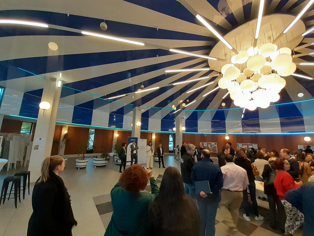 Seb_Felix_PE's tweet photo. Discours de Mme La Presidente pour lancer le 2ème Carrefour de l'emploi #AvecPoleEmploi : venez offrir vos compétences aux employeurs présents et trouver le travail qui vous correspond. 35 Employeurs présents pour rencontrer les Demandeurs d'emploi https://t.co/AT55AlzTyl