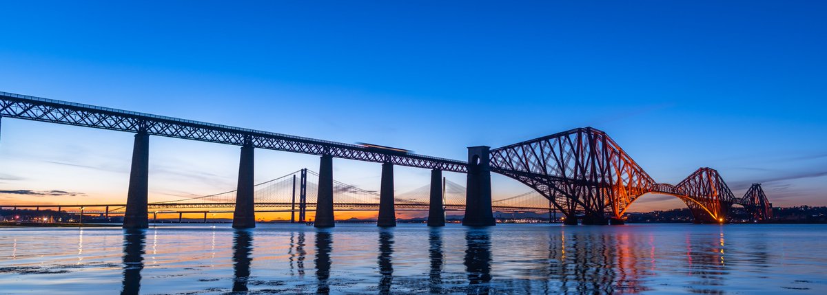dsrjohnstone's tweet photo. "Sunset at the 3 bridges".
Spent a few hours down at South Queensferry last night. Light was pretty special. 
Spot the train in the 2nd image. https://t.co/MVvRpkA4X7