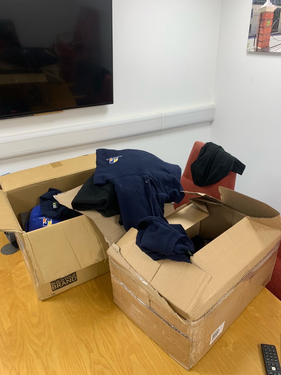 AlphaRailLtd's tweet photo. Alpha Rail merch😎 

We love our new workwear clothes from https://t.co/kLPnp5Gd2n , highly recommend 👍😀

What do you think? 🧐😄 

#Workwear #Uniform #AlphaRail https://t.co/C1gsEr2cPJ