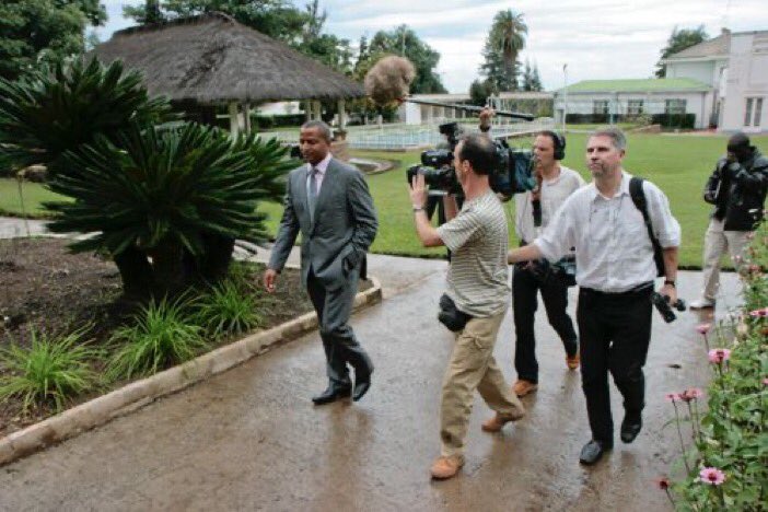 KisengaMsiri's tweet photo. Kamala Harris  @VP 1ère vice-présidente des États-Unis d'Amérique, &amp;Moise incarnent par leur parcours et leur métissage un modèle d'ascension sociale,le renouveau, alors Abbas la loi raciale en RD Congo qui prône la ségrégation,Katumbi la Black stars of africa est le choix du ppl https://t.co/CMOHphuuO2