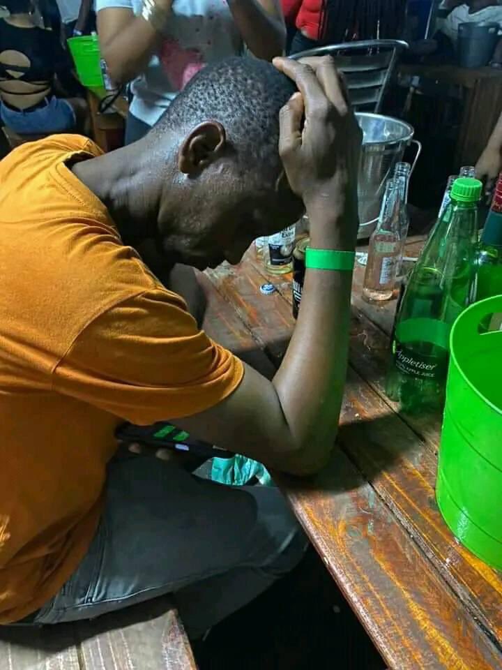 Man’s NOT Barry Roux tweet media