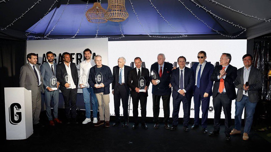 Qué noche, amigos. Enhorabuena a los premiados, gracias a los asistentes (y a los que lo siguieron a través del stream de <a href="/Ramon_AlvarezMM/">Ramón Álvarez de Mon</a>) y hasta el año que viene.