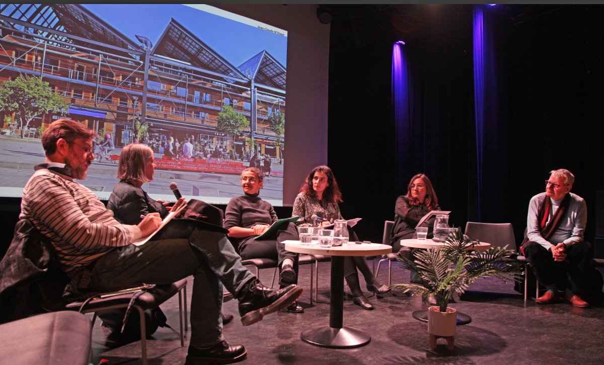 ASA_PNE's tweet photo. Le public était au rendez-vous pour la rencontre-débat du 16 mars sur la participation citoyenne à la halle #Pajol. Merci à nos partenaires @LAVUE_CNRS @ENSAPLV @AubergesFUAJ Yves Robert, @FNE_Paris @FneIDF. A écouter l'enregistrement de la rencontre sur :
https://t.co/WHVFtkH24w https://t.co/EKRGZpotwd
