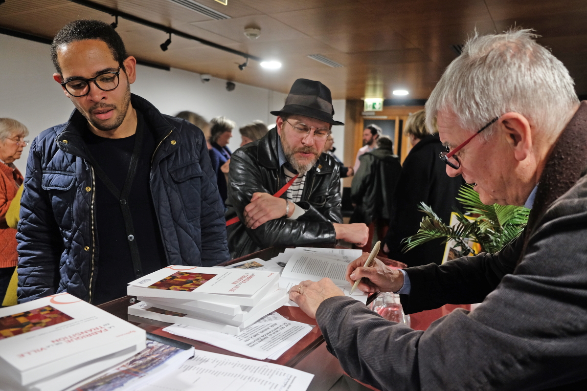ASA_PNE's tweet photo. Le public était au rendez-vous pour la rencontre-débat du 16 mars sur la participation citoyenne à la halle #Pajol. Merci à nos partenaires @LAVUE_CNRS @ENSAPLV @AubergesFUAJ Yves Robert, @FNE_Paris @FneIDF. A écouter l'enregistrement de la rencontre sur :
https://t.co/WHVFtkH24w https://t.co/EKRGZpotwd
