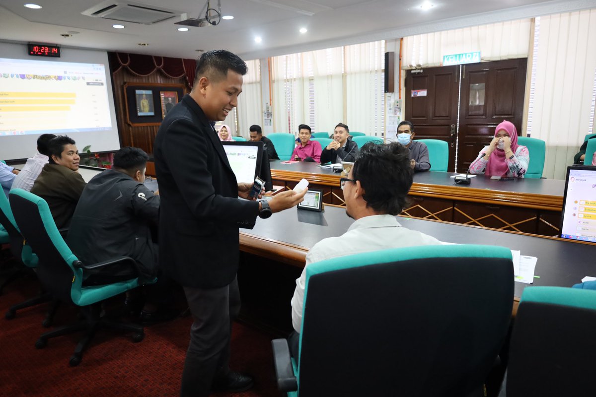 28.03.2023 (Selasa)

Taklimat Kesedaran Langkah-langkah Penjimatan Tenaga Bagi Pelaksanaan Sistem Pengurusan Tenaga (SPT) ISO 50001:2018 oleh Bahagian Pengurusan Korporat telah berlangsung pukul 9 pagi tadi di Bilik Gerakan, Bangunan Ibu Pejabat JKR Negeri Kelantan.