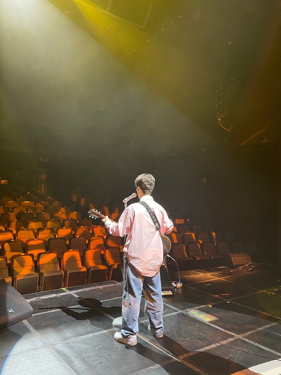 하 다리 저렇게 벌린거 완전 용맹 갱얼쥐 같아 너무 귀여워ㅠㅠㅠㅠㅠㅠ 미쳐...🥹