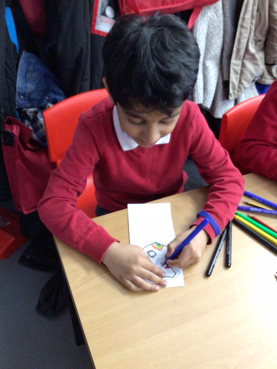This week for ASD acceptance week class 9 have designed badges to wear on Friday to show how unique we all are!😊<a href="/MrsClarkeKMPA/">Mrs Clarke KMPA</a> @MissBoweKMPA #ASDacceptanceweek2023 #kestrelinclusion
