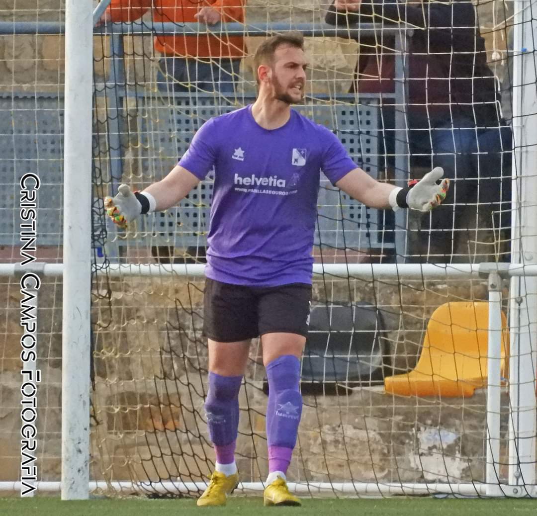 Hace 2 años de estas fotos, de la remontada frente al líder (Torre del Mar CF). 
Qué recuerdos y qué buena gente! 😘
Qué ganas de volver a DH, de donde nunca debimos bajar 💛🖤
<a href="/jmcarrillo11/">Carrillo</a> <a href="/JuansePegalajar/">juanse pegalajar</a> <a href="/Manolito13ALmun/">ManolitoSanRo</a>