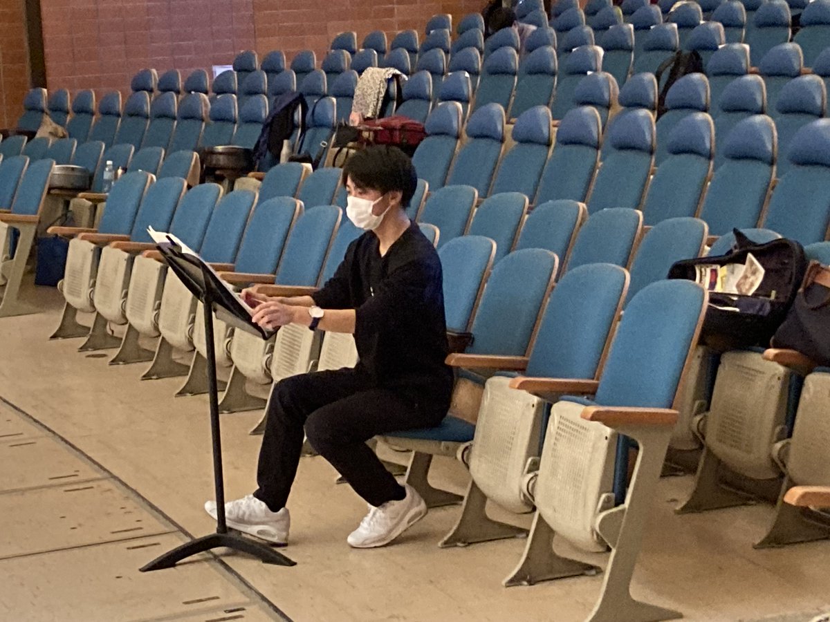 ac_orchestra's tweet photo. \リハーサル2日目♪/
今日は第2夜に出演する5名の学生たちをお迎えしております！！
楽員も良い刺激を受けながら、さらに精度を上げていきます🔥
#松村秀明 @hide_matsumura
 #岡田薫子@v_q_powell 
 #中村清美 #田邊実優 https://t.co/QkdzNiVVjd