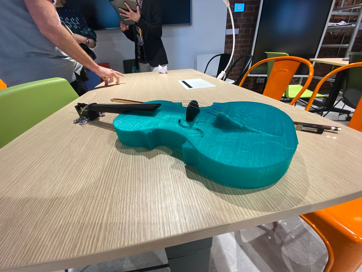 El_Llindar's tweet photo. La setmana passada, amb 34 #GarageLab més de tot l'estat, vam ser a l'#OrangeDigitalCenter de @fundacionorange on alumnes i professors de l'itinerari de fabricació digital vam reflexionar sobre l'avaluació dels continguts de la formació i sobre el futur i possibilitats del sector https://t.co/ZL4RVCU7xc