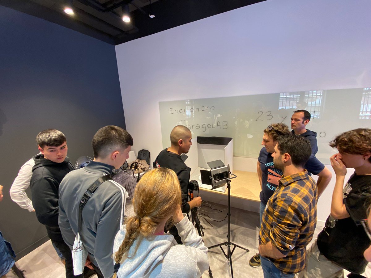 El_Llindar's tweet photo. La setmana passada, amb 34 #GarageLab més de tot l'estat, vam ser a l'#OrangeDigitalCenter de @fundacionorange on alumnes i professors de l'itinerari de fabricació digital vam reflexionar sobre l'avaluació dels continguts de la formació i sobre el futur i possibilitats del sector https://t.co/ZL4RVCU7xc