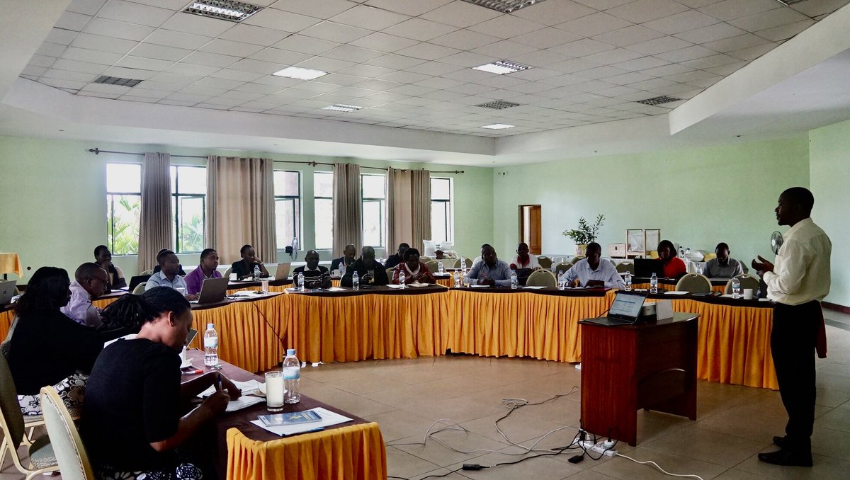 REALMS Project gathered farmers, CSOs, SMEs, District officials and the <a href="/SNVRwanda/">SNV-Rwanda</a> team last week to celebrate progress in advancing #regenerative agriculture practices and discuss challenges and opportunities going forward. 
#agrifood23