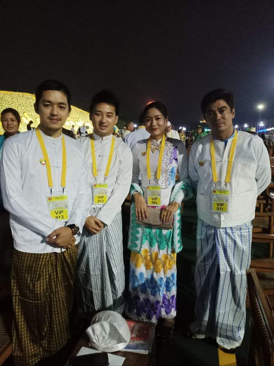 james75568764's tweet photo. စစ်ကိုင်းတိုင်း.မကွေးတိုင်းကညီအကိုမောင်နှမတွေရေ....ခင်ဗျားကြီးတို့ငမ်းငမ်းတက်အားပေးခဲ့ကြတဲ့အနုပညာရှင်ဆိုတဲ့အောက်တန်းစားတသိုက်ကတော့ခင်ဗျားကြီးတို့ကိုဖင်လှန်ဘောလှန်ပြနေကြပြီ..ဒီလူတွေစောက်ခွက်ကိုမှတ်ထားကြ..ခင်ဗျားတို့လည်းဖင်လှန်လီးလှန်ပြဖို့အချိန်ကျပြီ.ဒီလိုပဲ ထမင်းဝရင်လီးတောင်ကြတယ် https://t.co/e6w8qD34y9