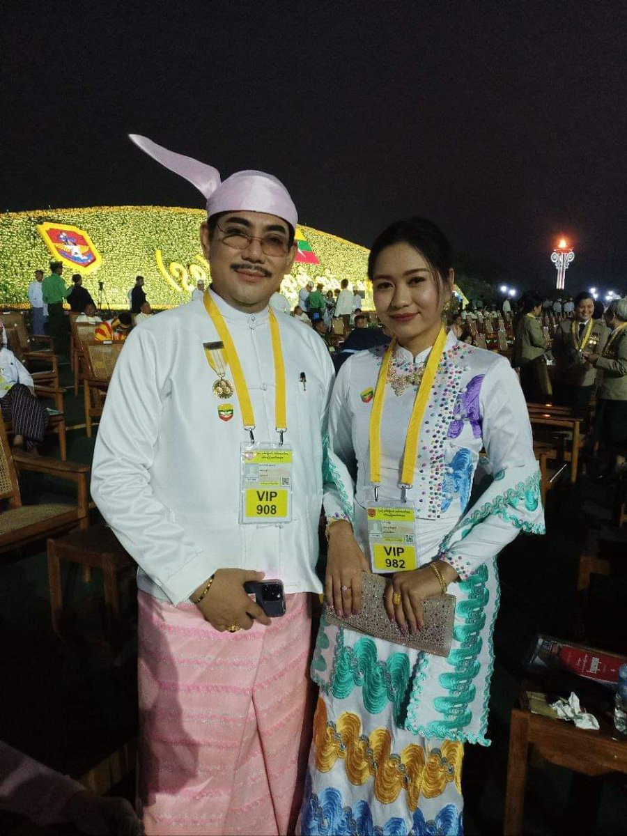 james75568764's tweet photo. စစ်ကိုင်းတိုင်း.မကွေးတိုင်းကညီအကိုမောင်နှမတွေရေ....ခင်ဗျားကြီးတို့ငမ်းငမ်းတက်အားပေးခဲ့ကြတဲ့အနုပညာရှင်ဆိုတဲ့အောက်တန်းစားတသိုက်ကတော့ခင်ဗျားကြီးတို့ကိုဖင်လှန်ဘောလှန်ပြနေကြပြီ..ဒီလူတွေစောက်ခွက်ကိုမှတ်ထားကြ..ခင်ဗျားတို့လည်းဖင်လှန်လီးလှန်ပြဖို့အချိန်ကျပြီ.ဒီလိုပဲ ထမင်းဝရင်လီးတောင်ကြတယ် https://t.co/e6w8qD34y9