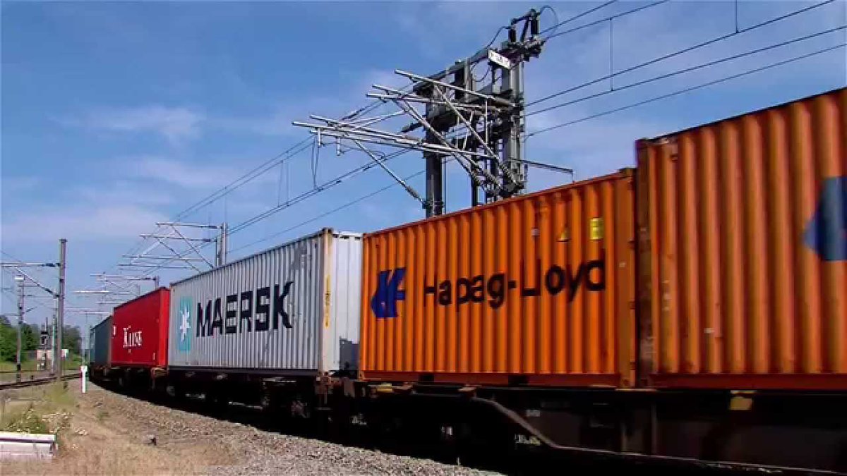 BB37000_Parodie's tweet photo. 🔴Alerte info 

Le train de container attaqué hier près de Rennes par des manifestants n’a rien à voir avec la réforme de retraites.
Il s’agissait d’un transport de beurre doux à destination de la Bretagne. https://t.co/UIOfuMMtoc