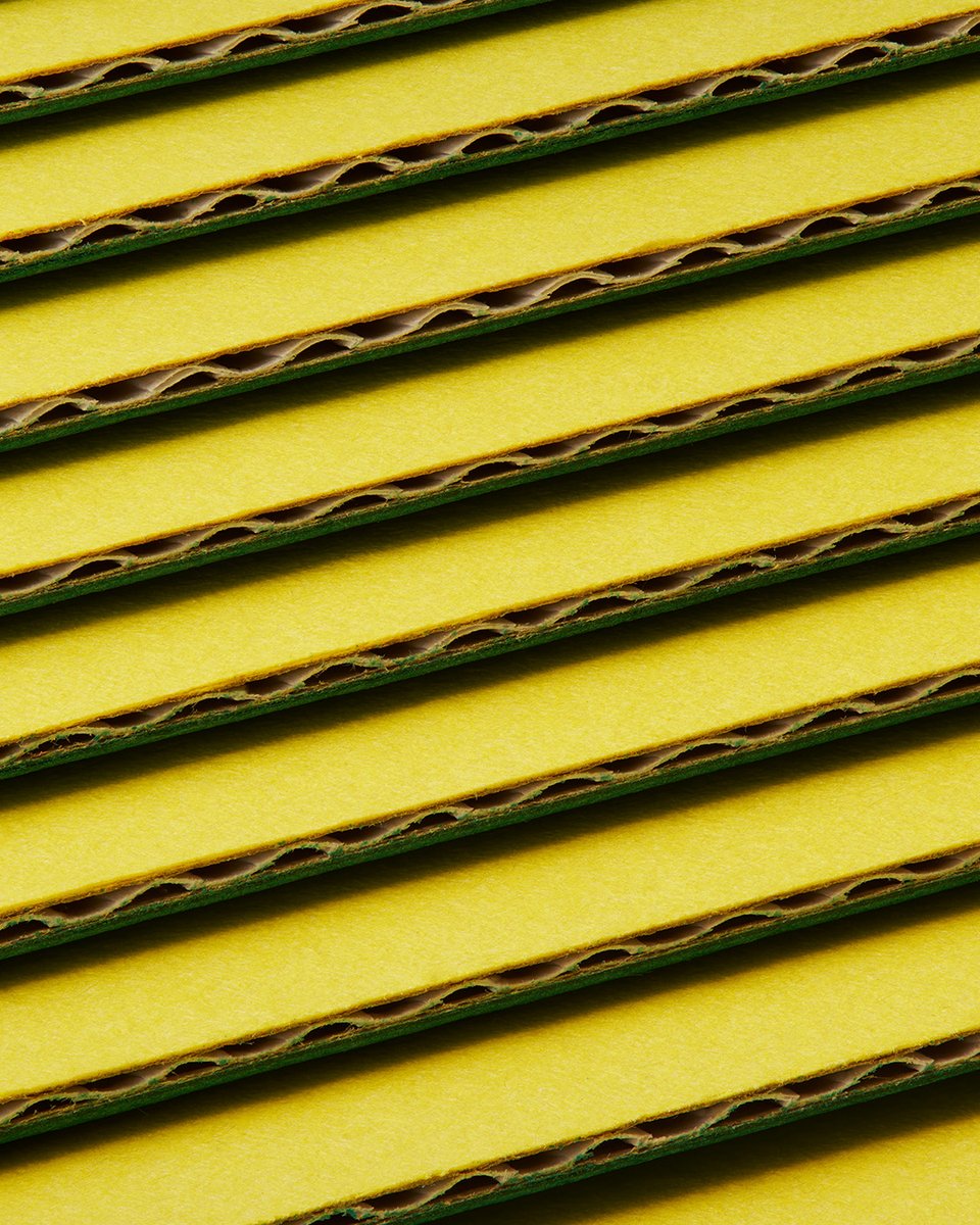 GFSmithpapers's tweet image. #Colorflute offers over 1000 combination possibilities in 55 colours and 24 embossings from the @colorplanpapers range, with two protective E-flute options in Kraft and White. Learn more and request the swatch here &amp;gt; bit.ly/42FqknL